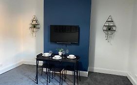 Overhill - Spacious 2 Bed Ground Floor Flat Close To Newcastle